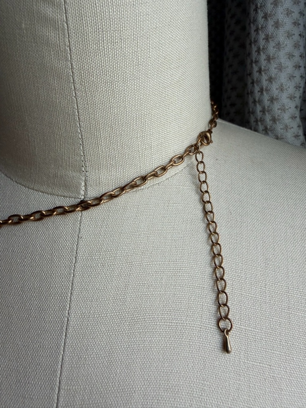 Retro Black & Gold Tone Fan Shaped Statement Bib 17” + 3” Extender Necklace - Picture 5 of 14